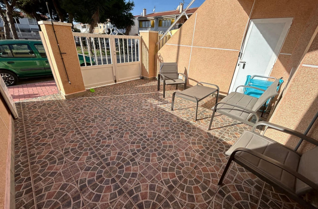 Odsprzedaż - Bungalow - Torrevieja - Playa De Los Naufragos