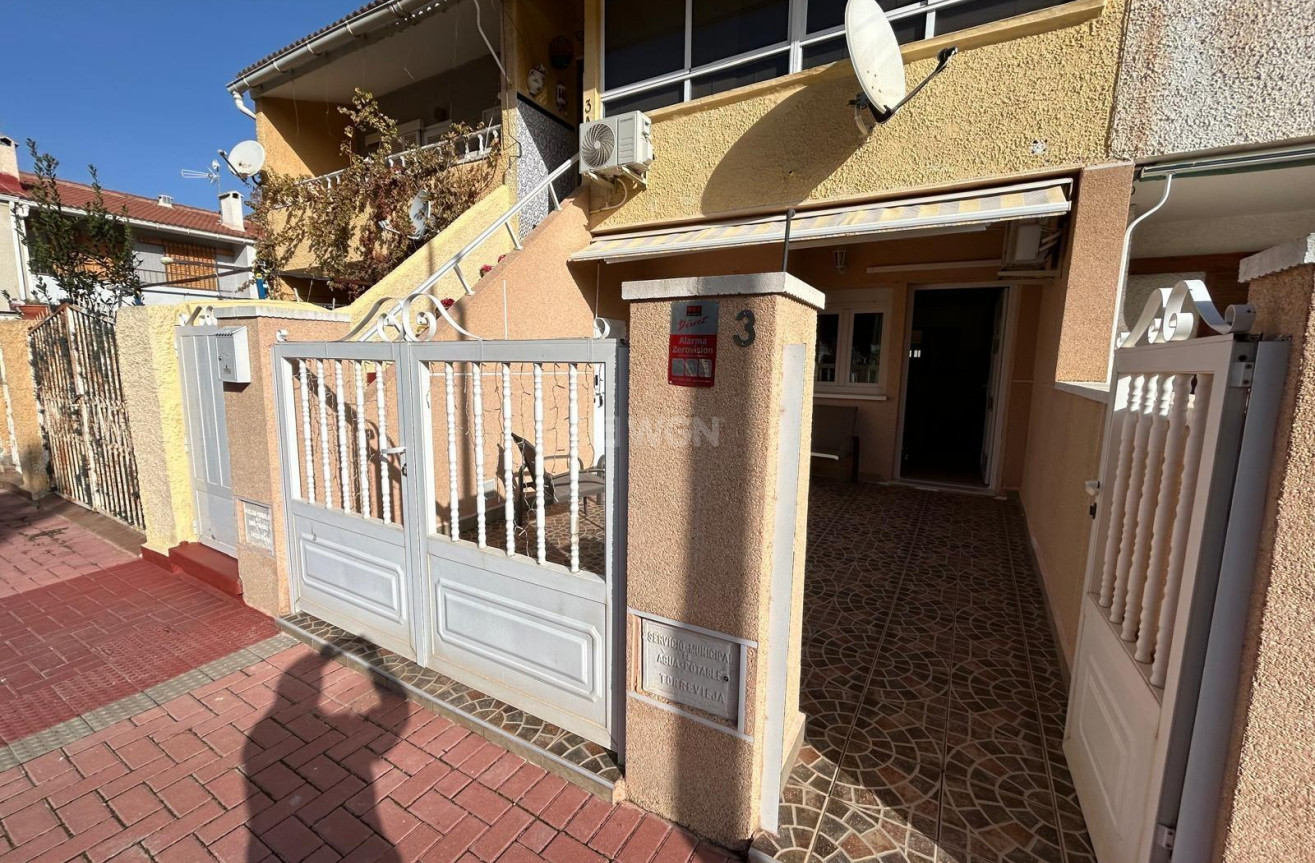 Odsprzedaż - Bungalow - Torrevieja - Playa De Los Naufragos