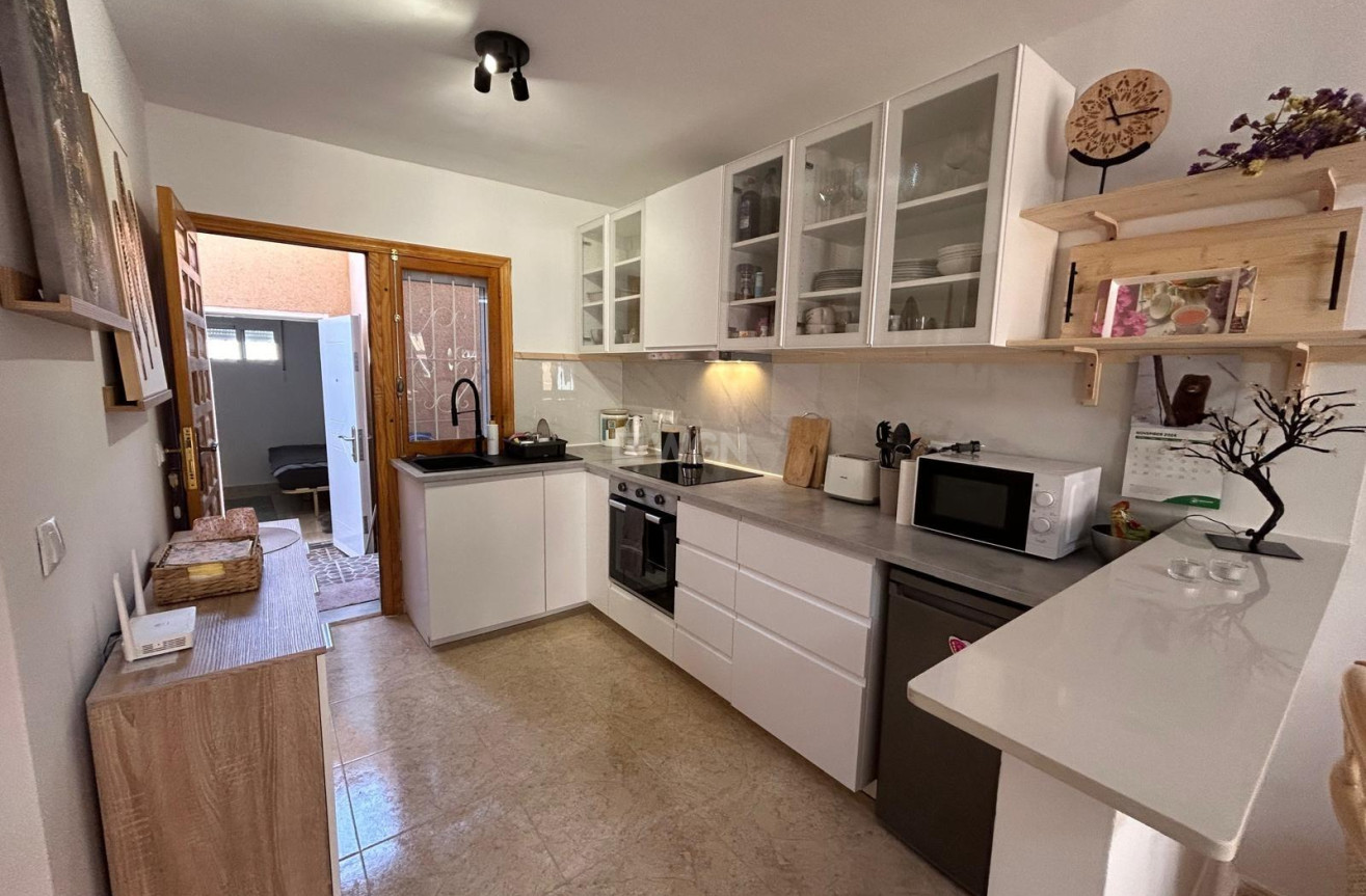 Odsprzedaż - Bungalow - Torrevieja - Playa De Los Naufragos