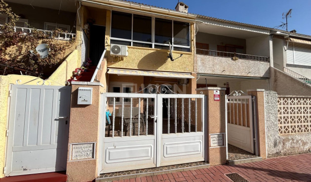 Odsprzedaż - Bungalow - Torrevieja - Playa De Los Naufragos