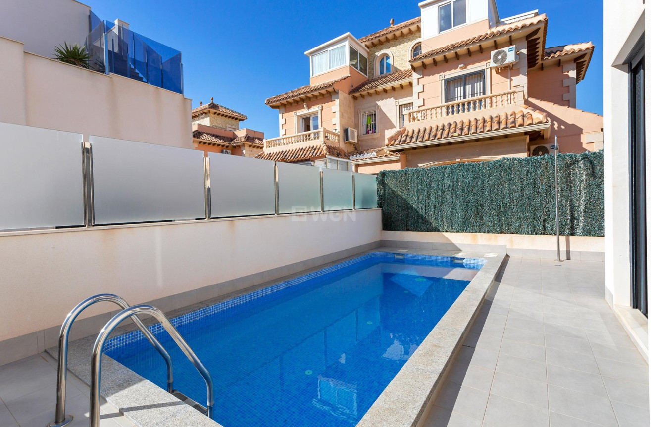 Odsprzedaż - Villa - Torrevieja - Sector 25