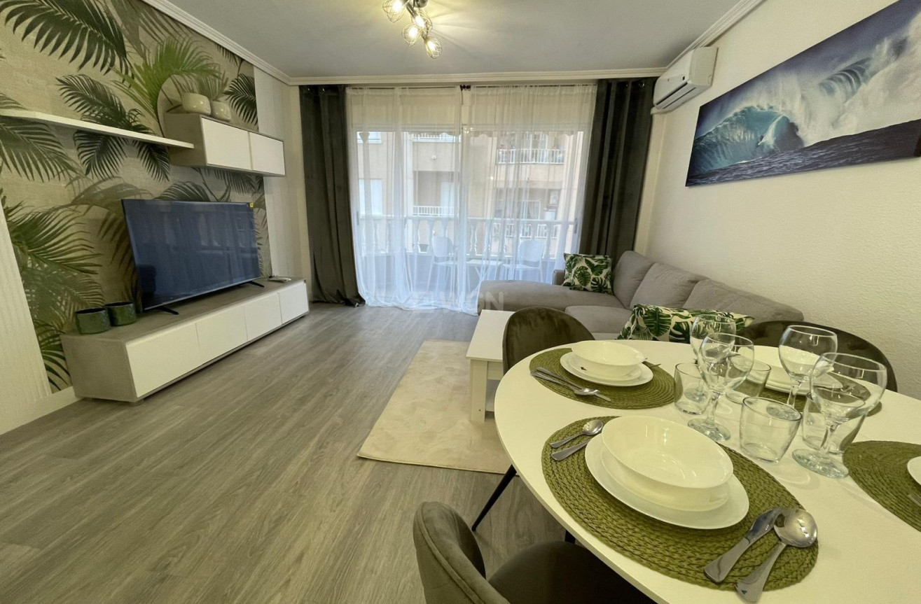 Resale - Apartment / flat - Torrevieja - Centro