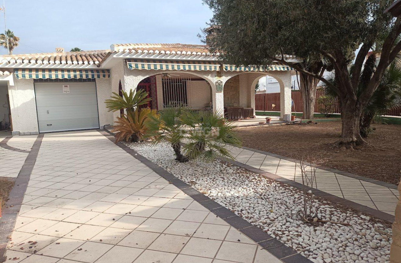 Odsprzedaż - Villa - Orihuela Costa - Campoamor