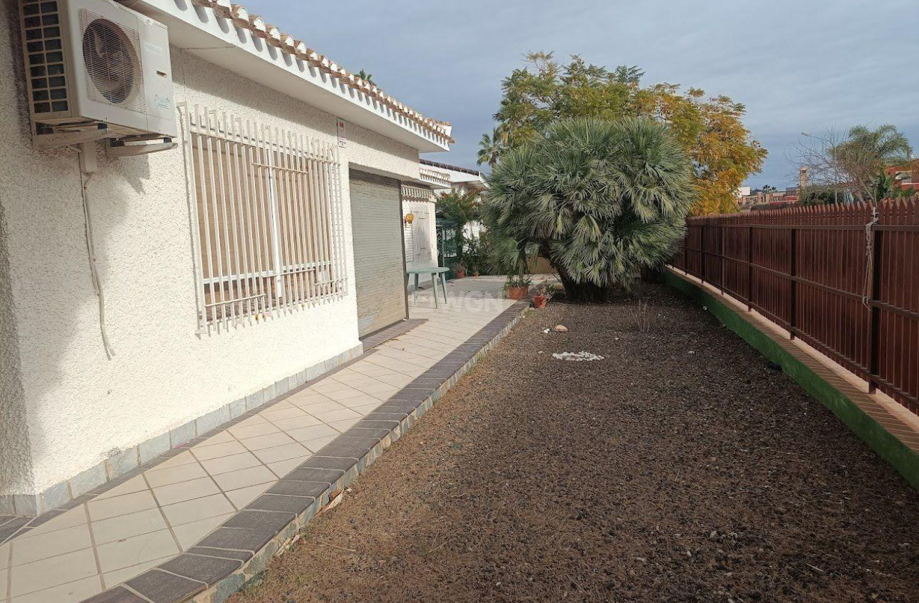 Odsprzedaż - Villa - Orihuela Costa - Campoamor