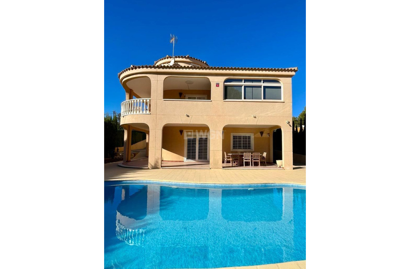 Odsprzedaż - Villa - Torrevieja - Los Balcones