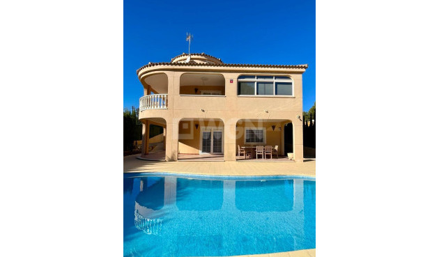 Odsprzedaż - Villa - Torrevieja - Los Balcones