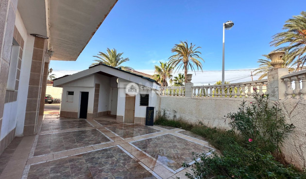 Odsprzedaż - Villa - La Manga del Mar Menor - Costa Calida