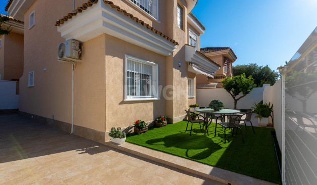 Odsprzedaż - Villa - Torrevieja - Punta Prima