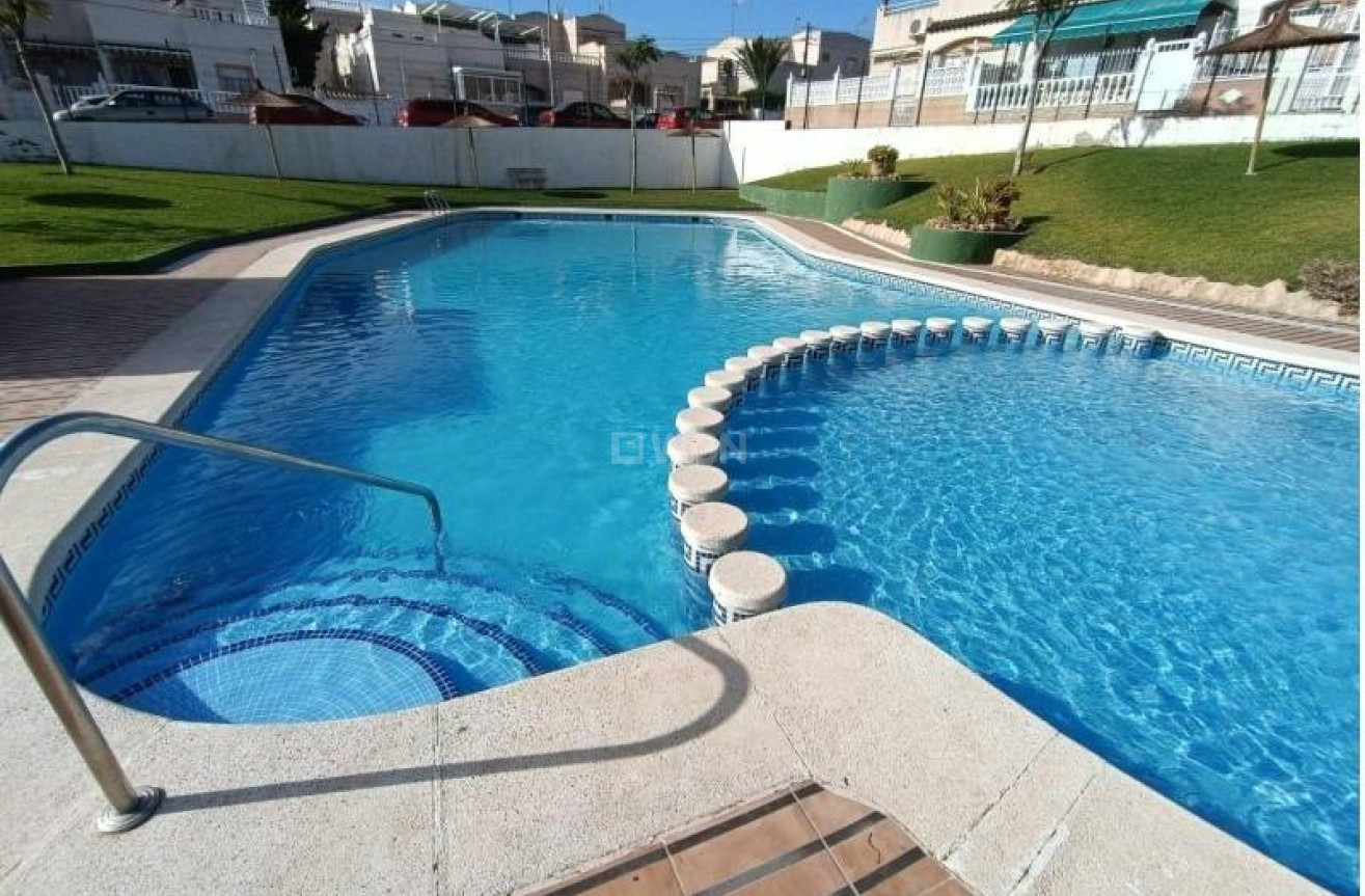 Odsprzedaż - Mieszkanie w bloku - Torrevieja - Los Balcones