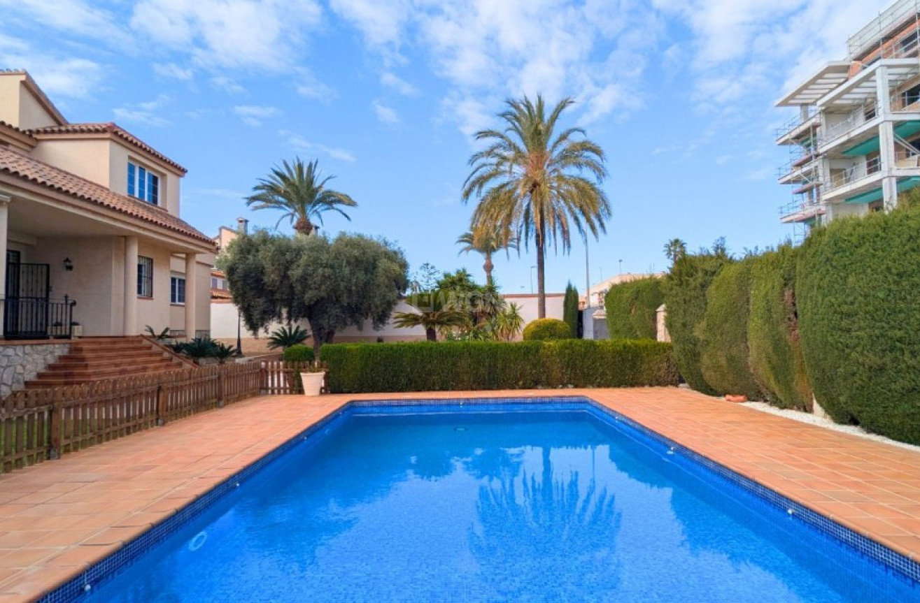 Odsprzedaż - Villa - Mil Palmeras - Costa Blanca