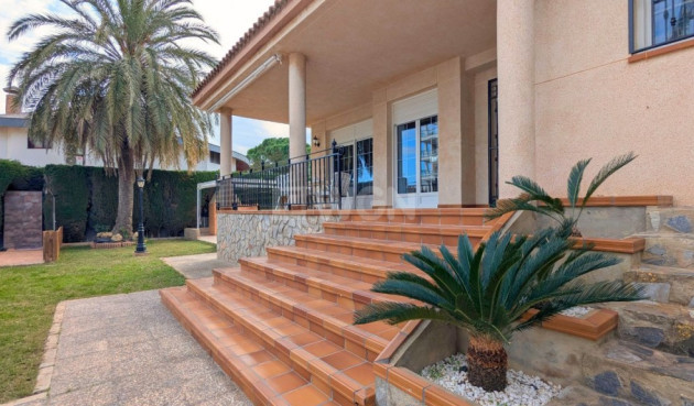 Resale - Villa - Mil Palmeras - Costa Blanca