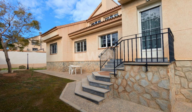 Resale - Villa - Mil Palmeras - Costa Blanca