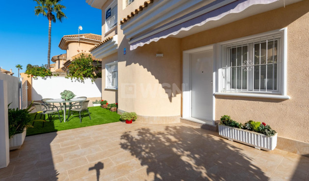 Odsprzedaż - Villa - Orihuela Costa - Punta Prima