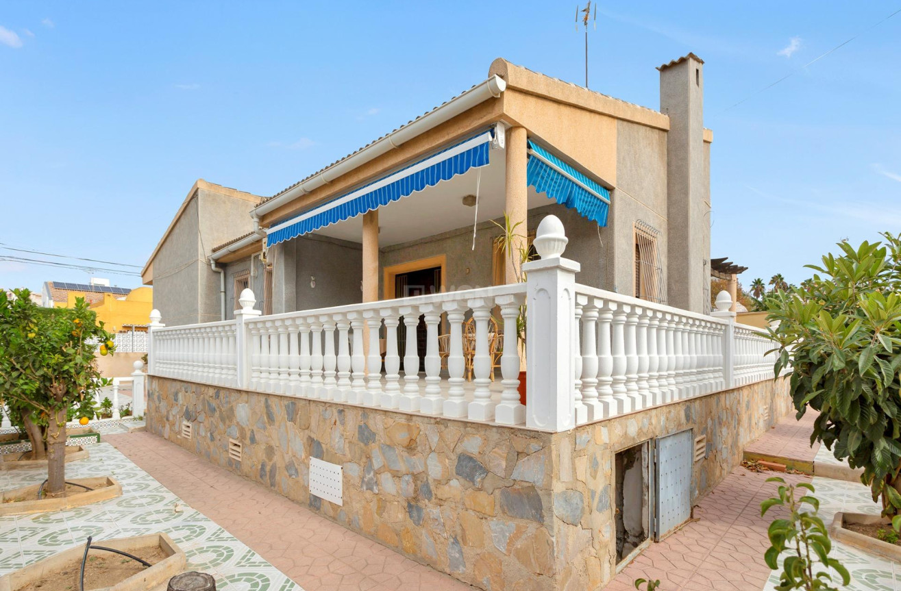 Odsprzedaż - Villa - Torrevieja - Nueva Torrevieja