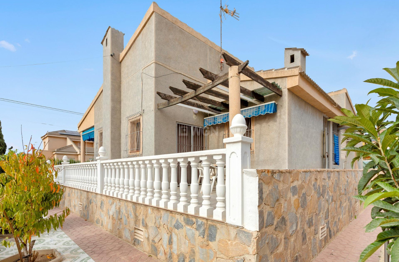 Odsprzedaż - Villa - Torrevieja - Nueva Torrevieja