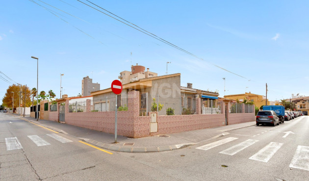 Odsprzedaż - Villa - Torrevieja - Nueva Torrevieja