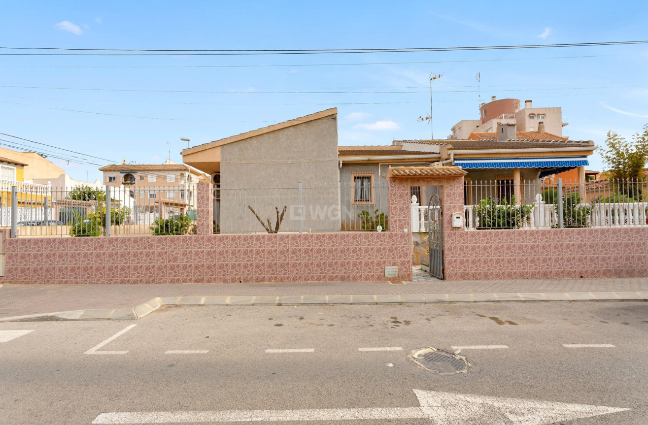 Odsprzedaż - Villa - Torrevieja - Nueva Torrevieja