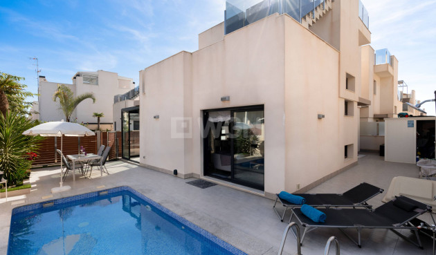 Odsprzedaż - Villa - Torrevieja - Aguas Nuevas 2