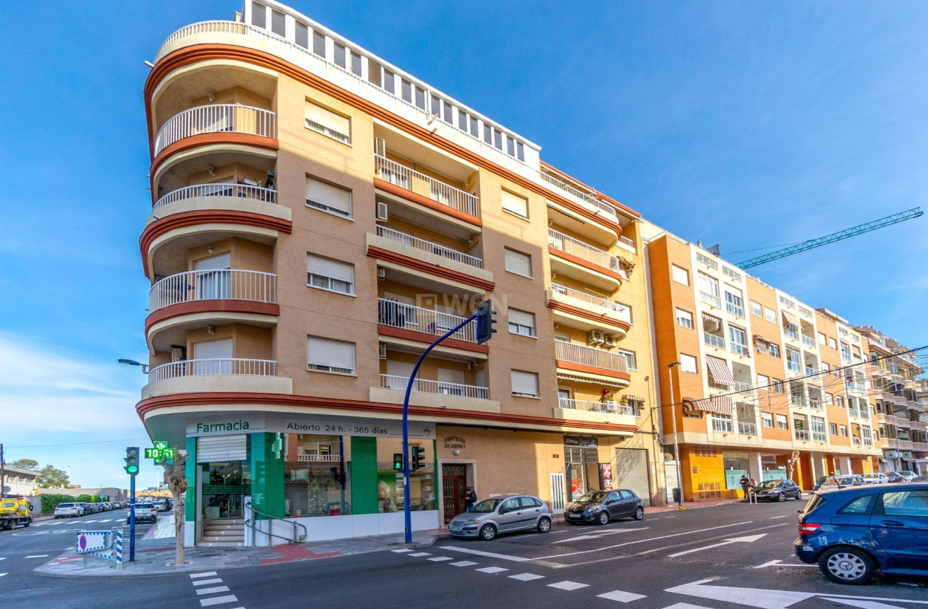 Resale - Apartment / flat - Torrevieja - Acequion