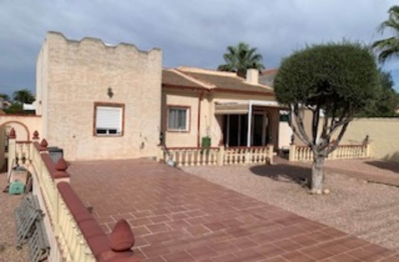 Resale - Villa - San Luis - Inland