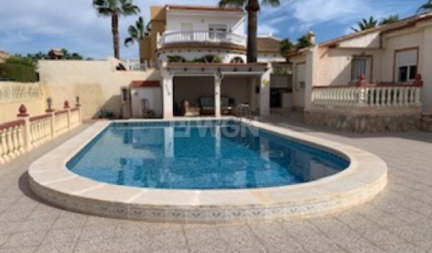 Resale - Villa - San Luis - Inland