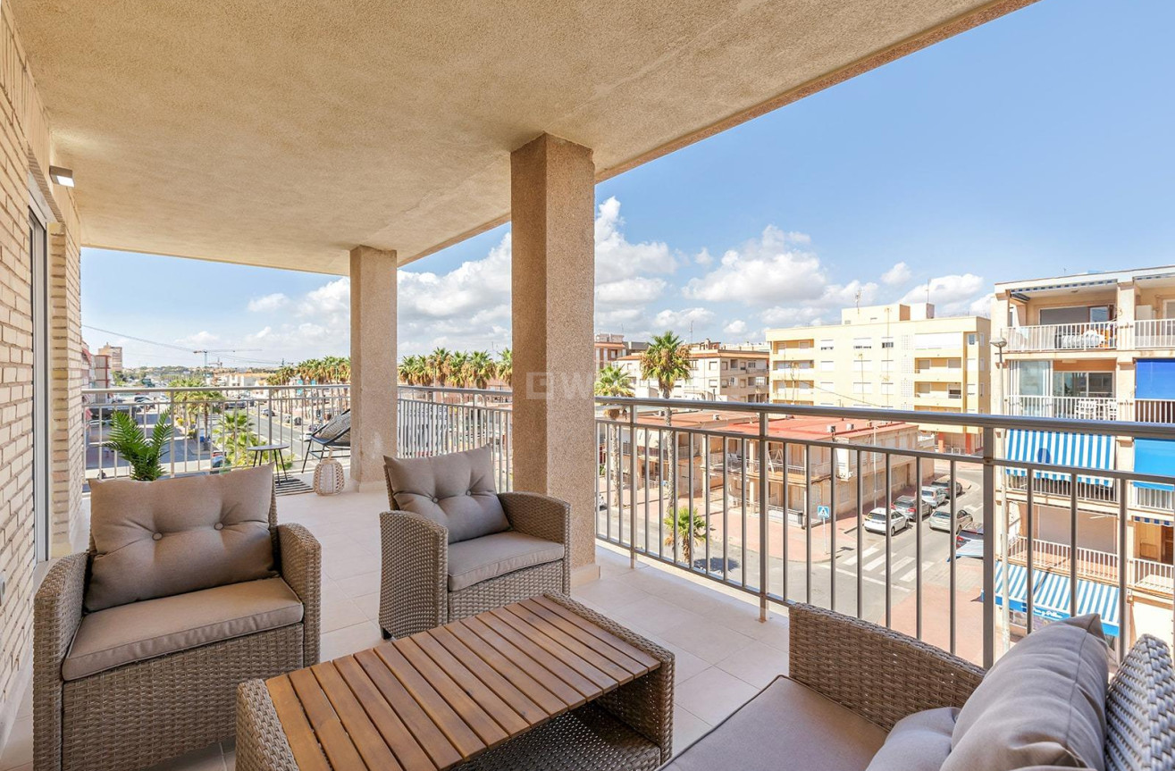 Resale - Apartment / flat - Torrevieja - Playa De Los Naufragos