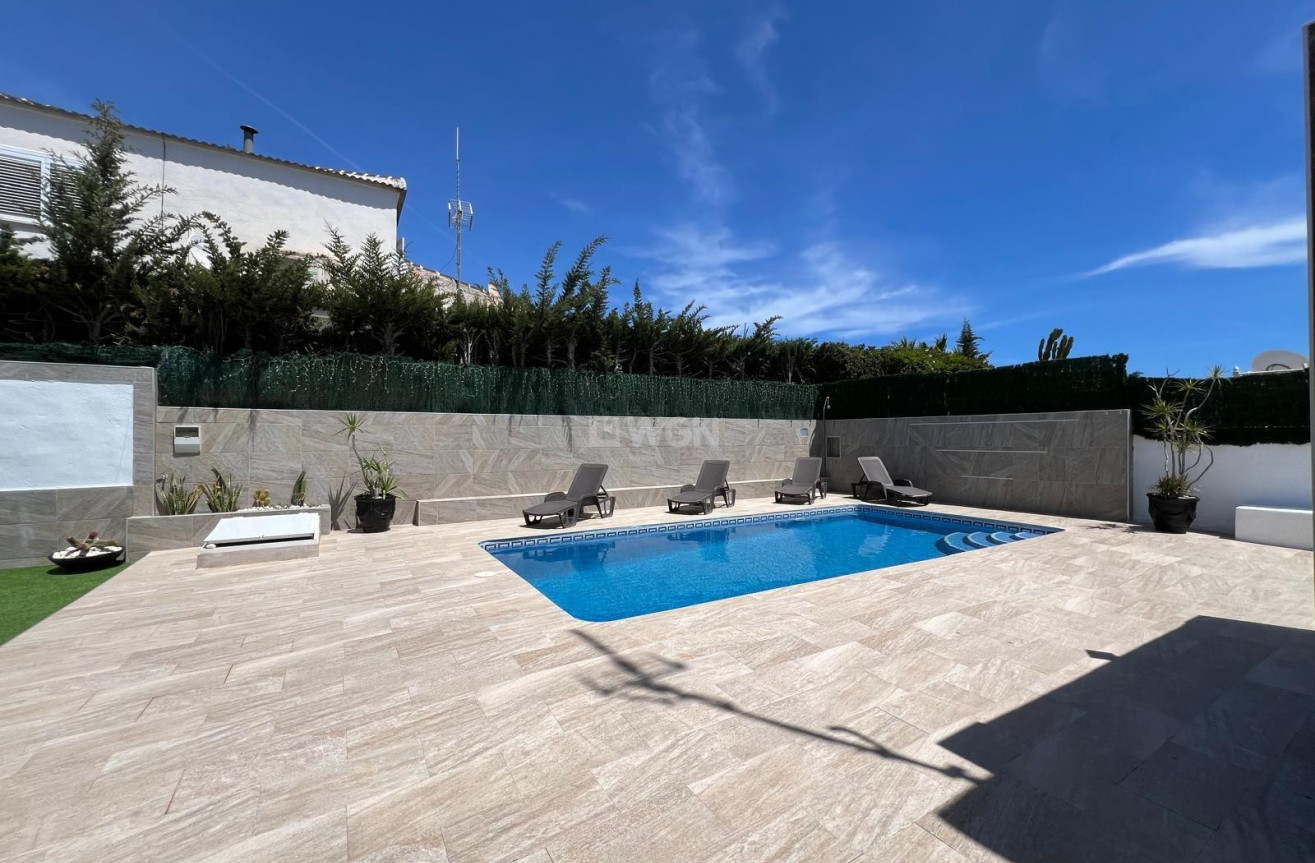 Resale - Villa - Torrevieja - Los Balcones