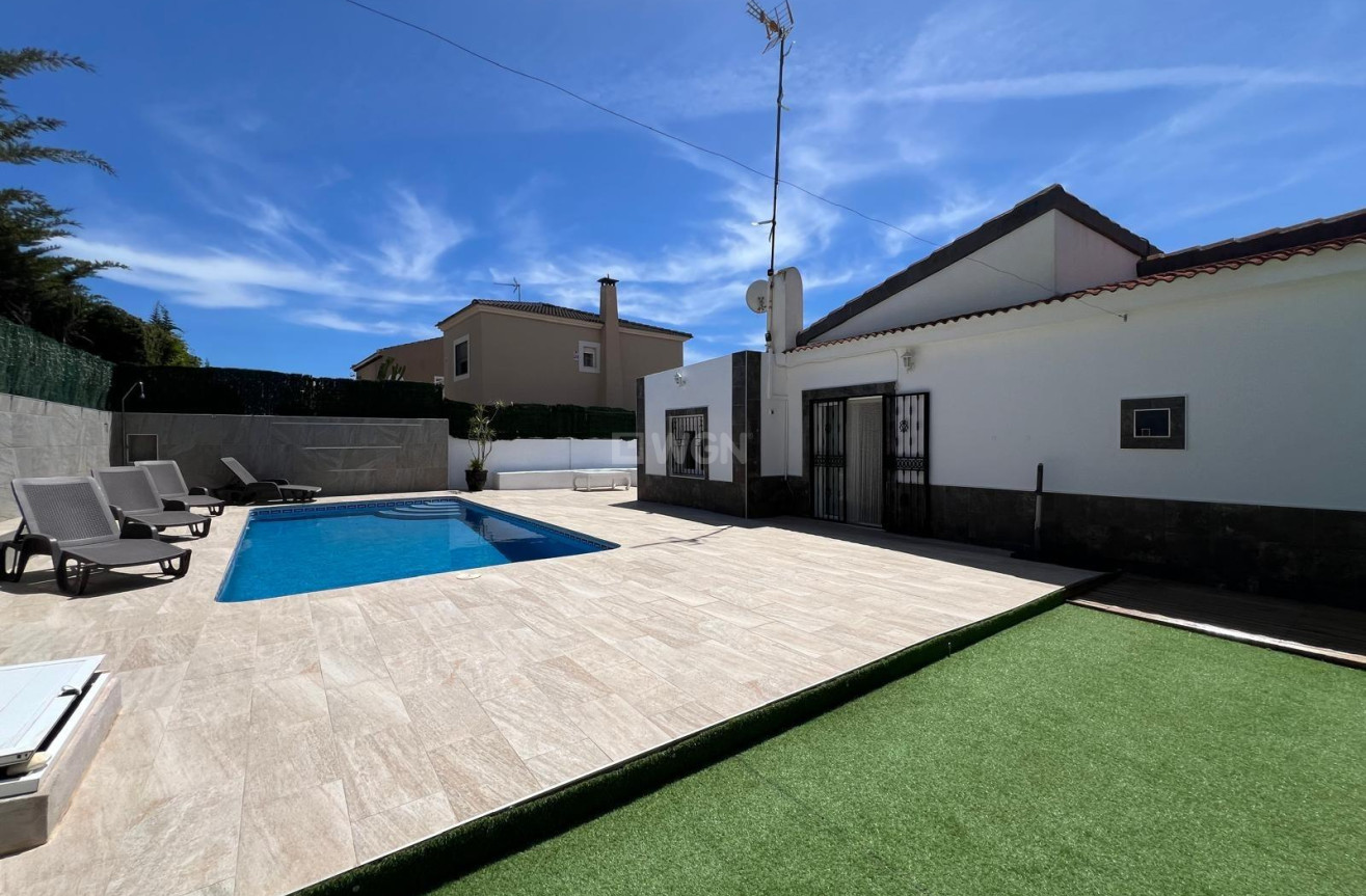 Resale - Villa - Torrevieja - Los Balcones