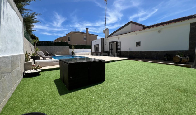 Resale - Villa - Torrevieja - Los Balcones