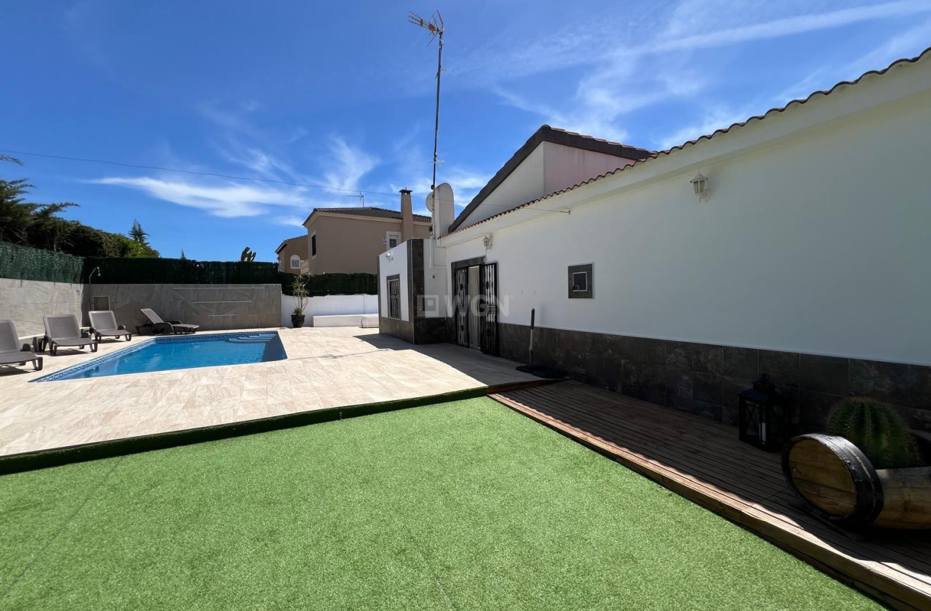 Resale - Villa - Torrevieja - Los Balcones