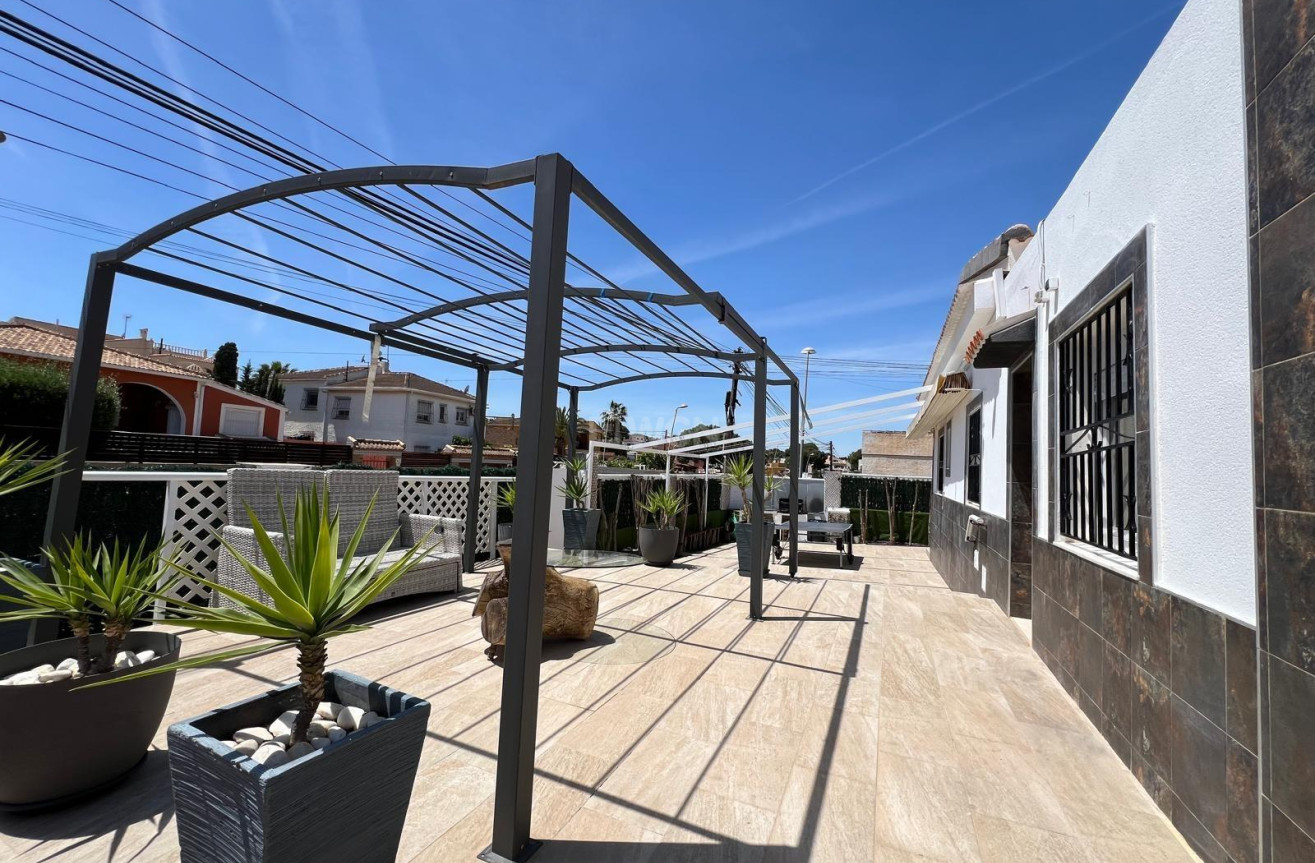 Resale - Villa - Torrevieja - Los Balcones