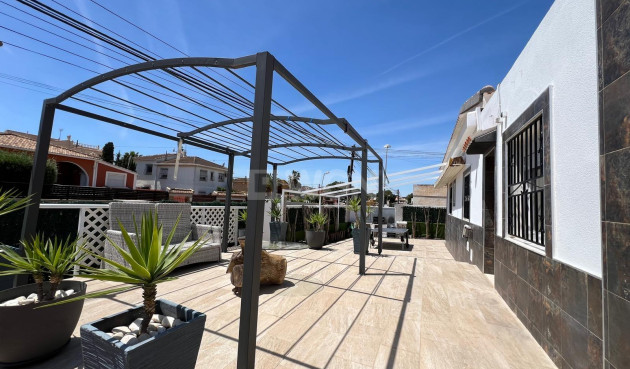 Resale - Villa - Torrevieja - Los Balcones