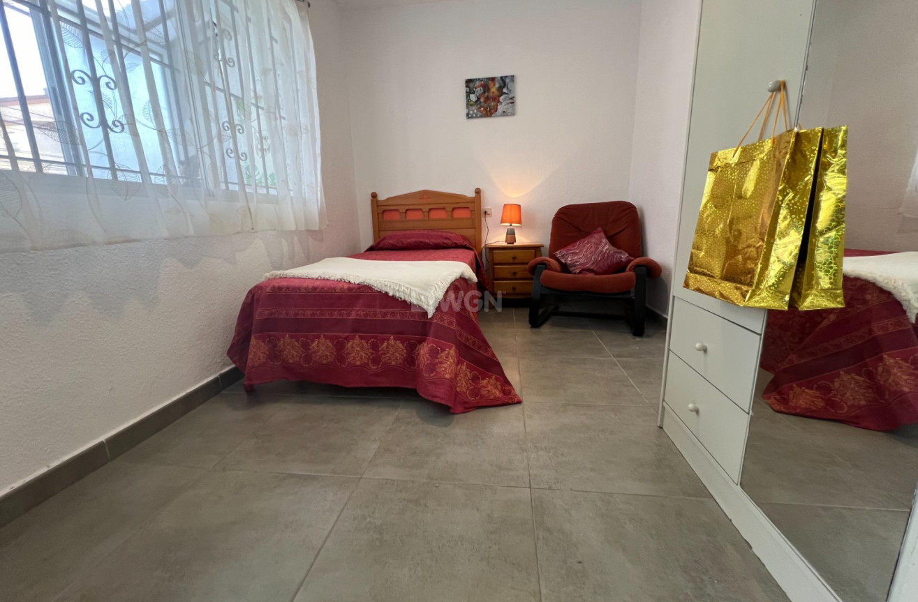 Resale - Bungalow - Torrevieja - Calas Blanca