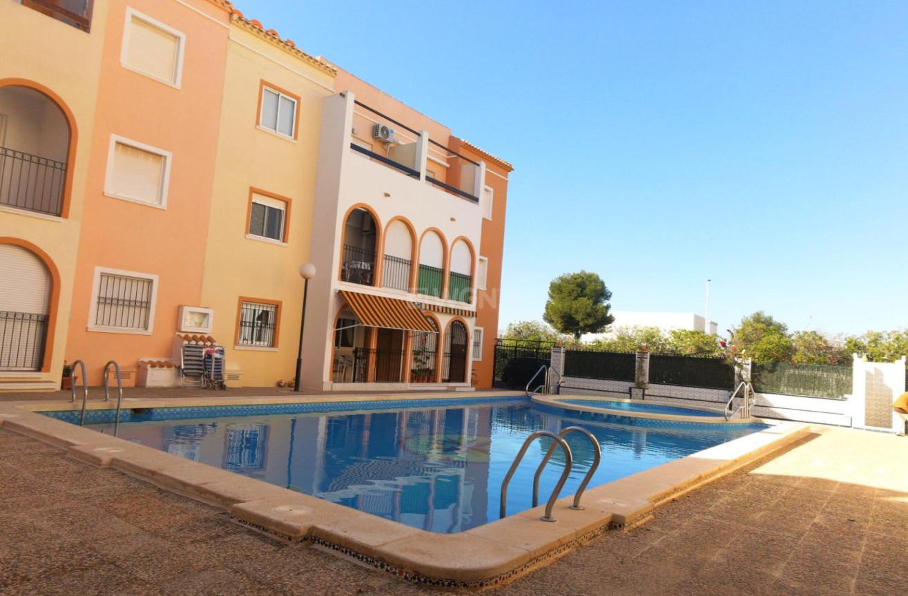 Resale - Apartment / flat - Torrevieja - La Veleta