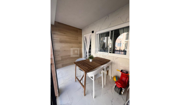 Resale - Apartment / flat - Torrevieja - La Veleta