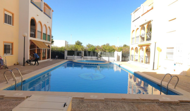 Resale - Apartment / flat - Torrevieja - La Veleta