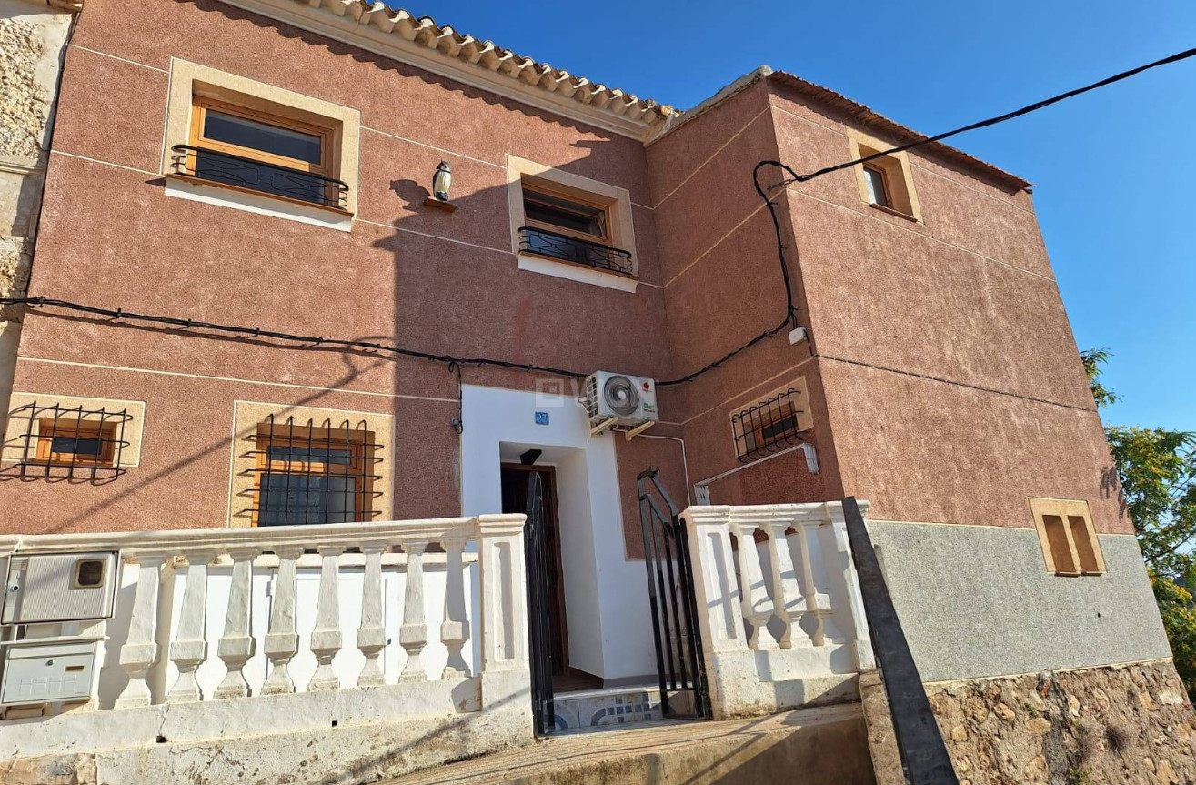 Resale - Townhouse - Mula - Baños De Mula