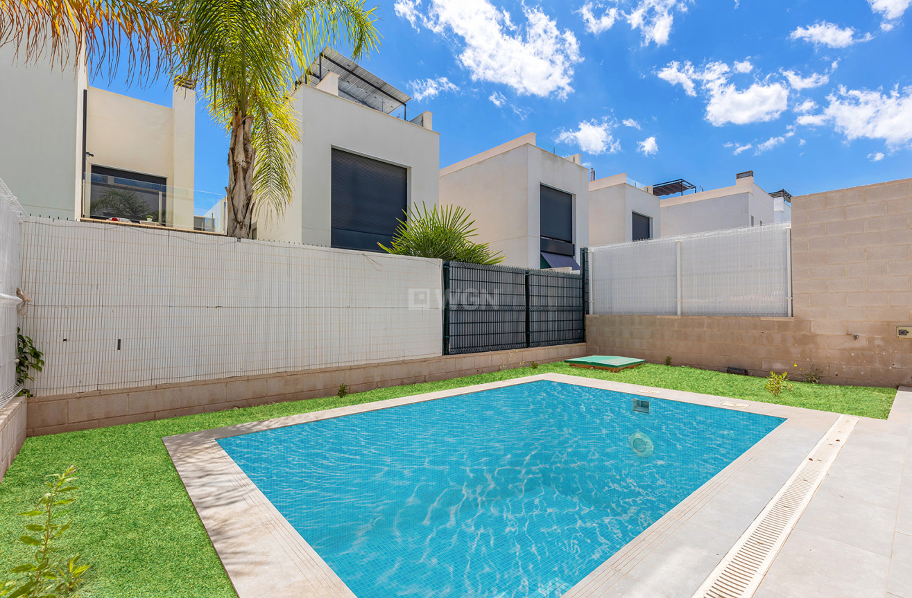 Resale - Villa - Torrevieja - Costa Blanca