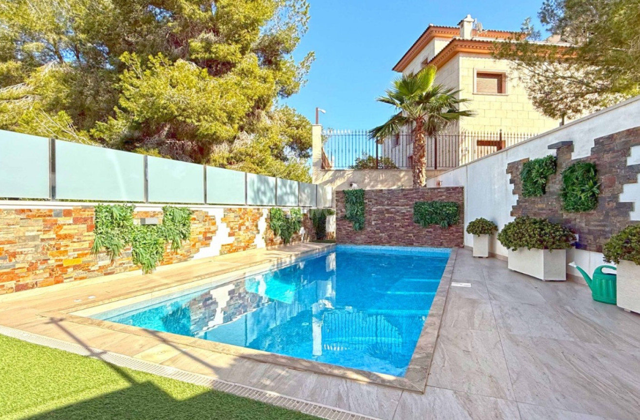 Resale - Villa - Orihuela Costa - Costa Blanca