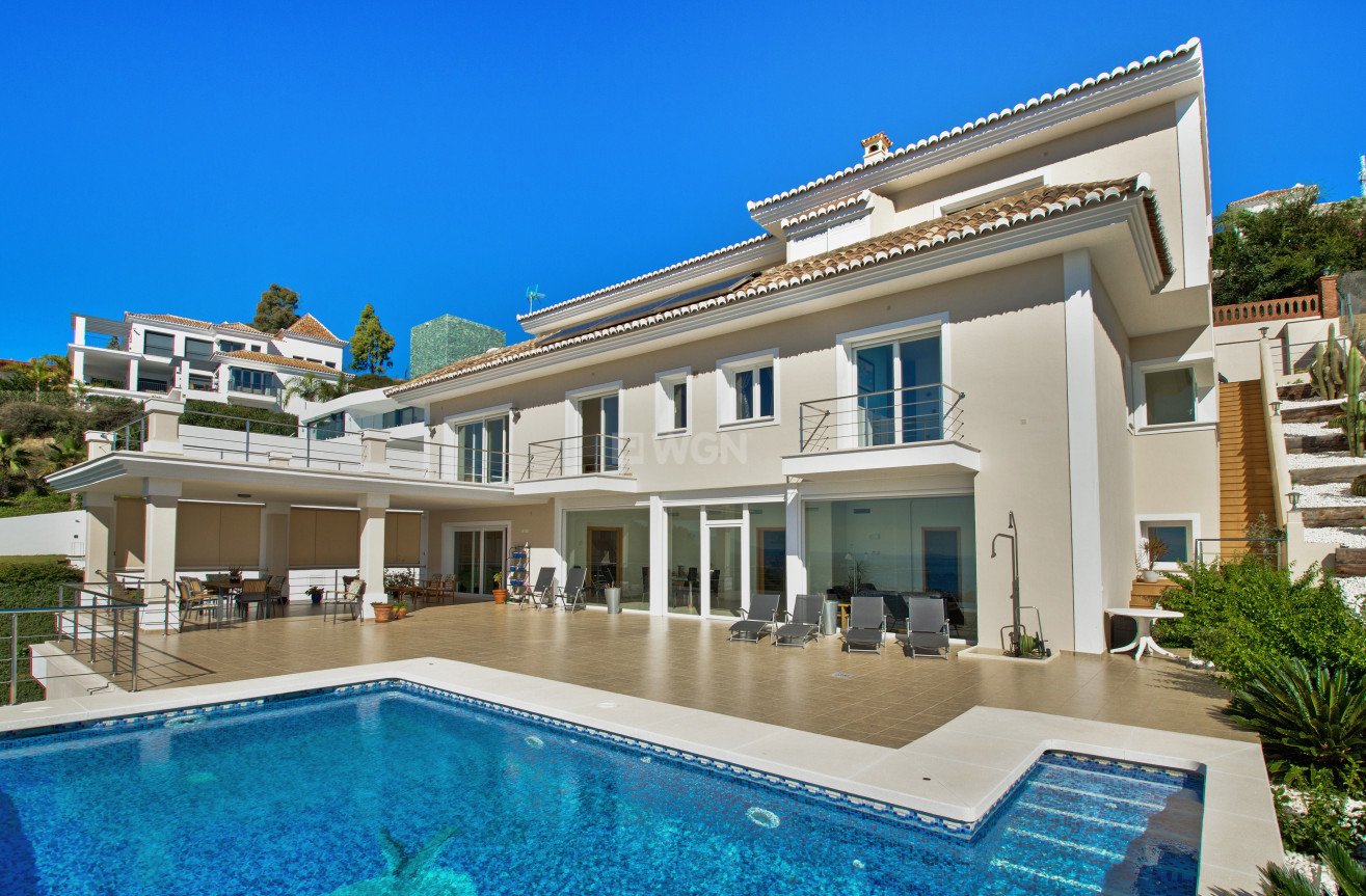 Odsprzedaż - Villa - Los Monteros - Costa del Sol