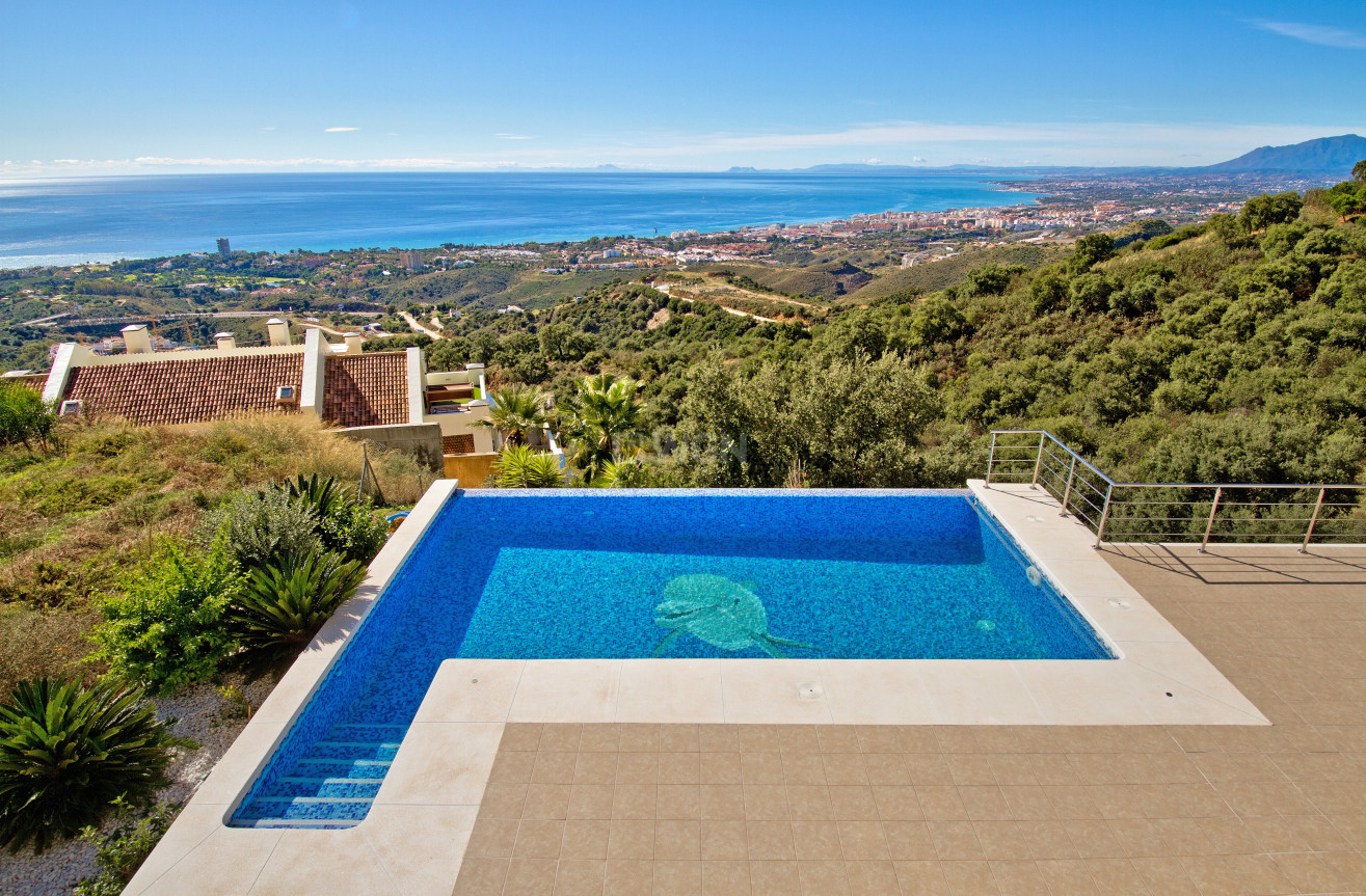 Resale - Villa - Los Monteros - Costa del Sol