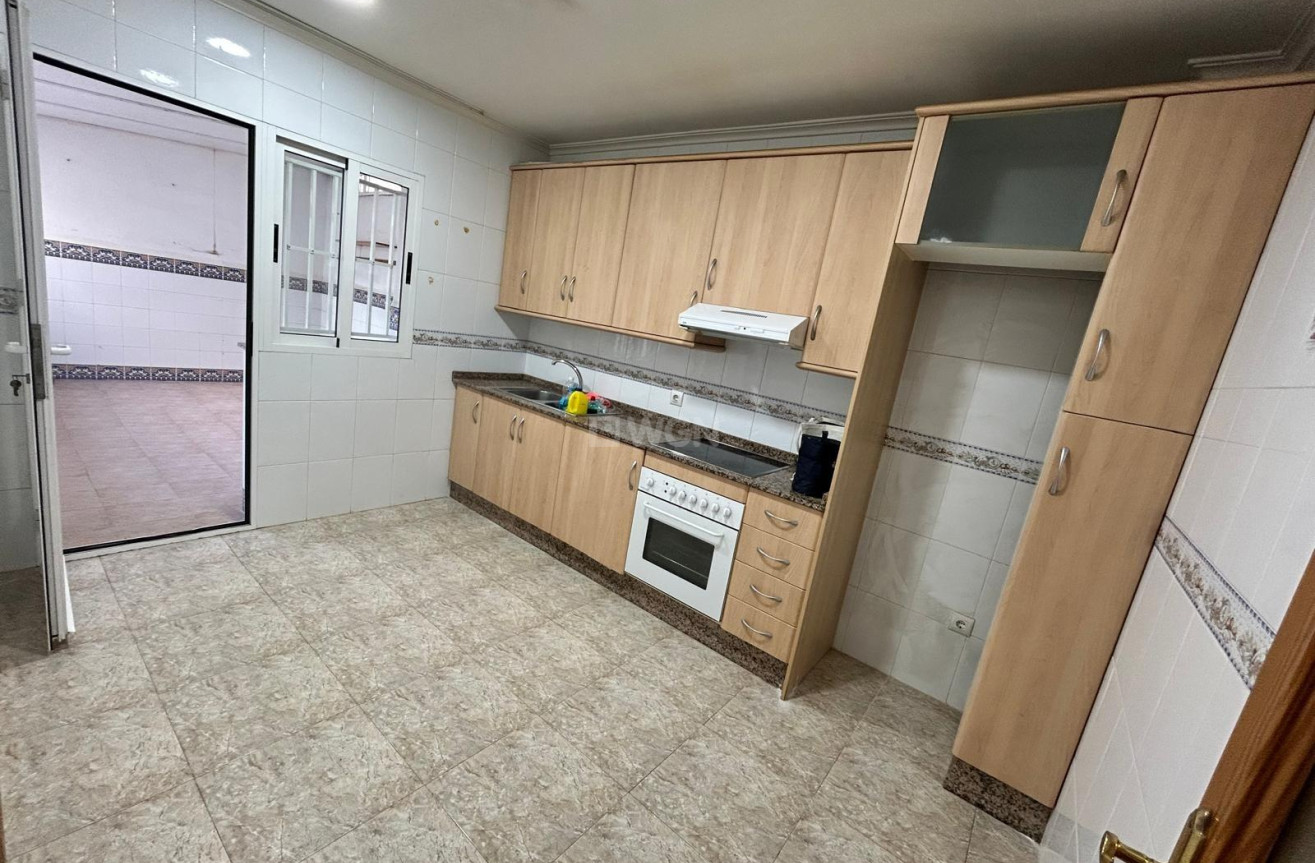 Odsprzedaż - Kamienica - Los Alcázares