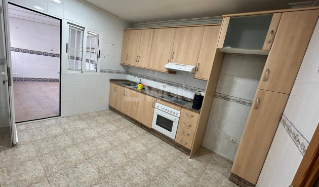 Odsprzedaż - Kamienica - Los Alcázares