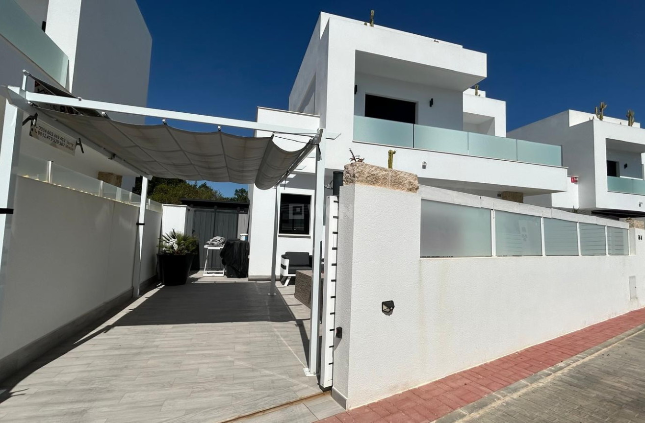Odsprzedaż - Villa - Los Montesinos - Costa Blanca