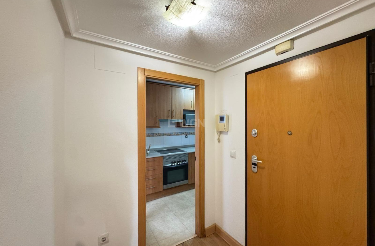 Odsprzedaż - Mieszkanie w bloku - Torrevieja