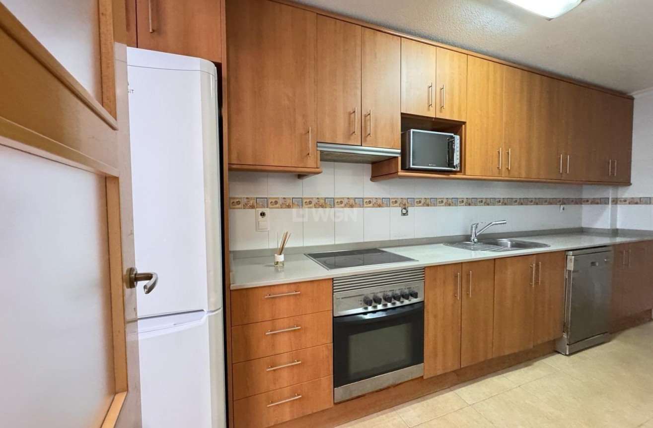 Odsprzedaż - Mieszkanie w bloku - Torrevieja