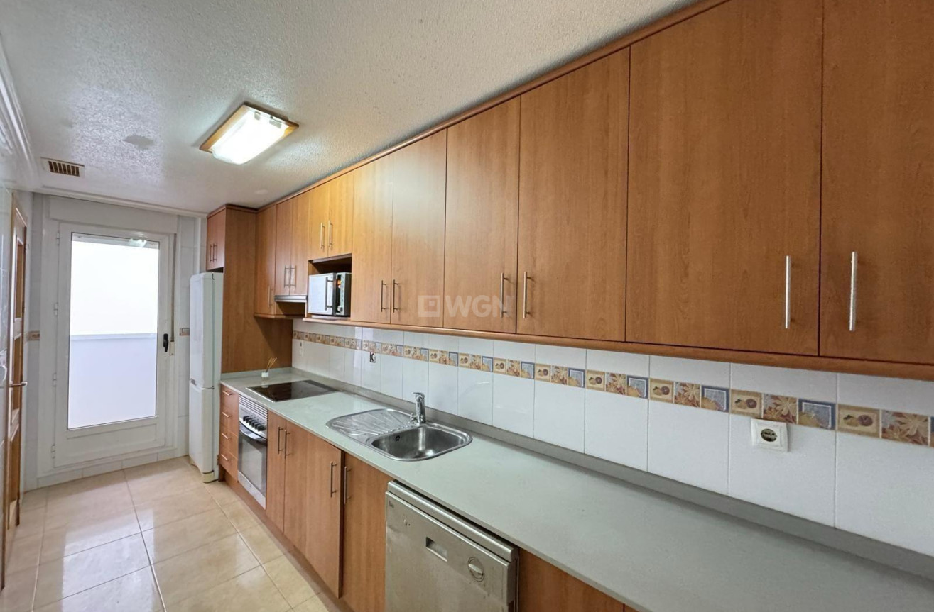 Odsprzedaż - Mieszkanie w bloku - Torrevieja