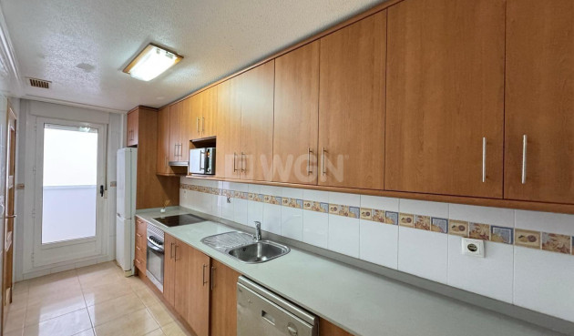 Odsprzedaż - Mieszkanie w bloku - Torrevieja