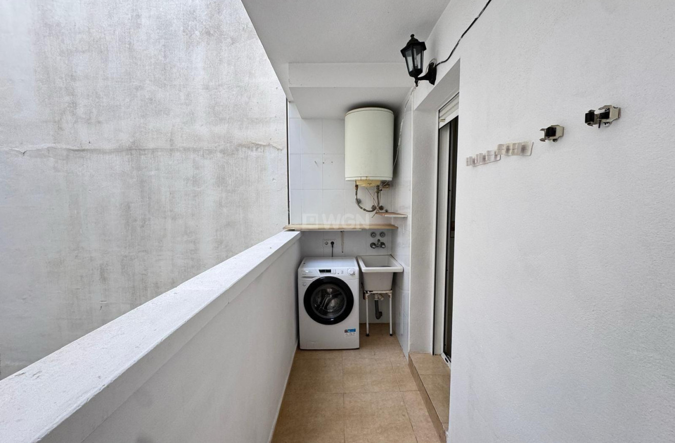 Odsprzedaż - Mieszkanie w bloku - Torrevieja