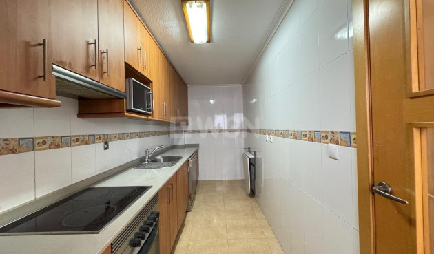 Odsprzedaż - Mieszkanie w bloku - Torrevieja